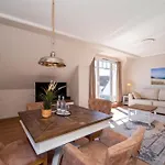Baltischer Hof 46 *